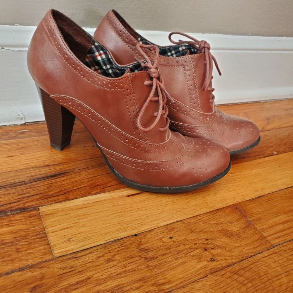 American Eagle Oxford Heels